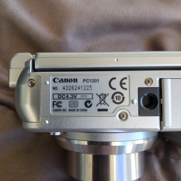 Canon PowerShot A630 Silver Camera - Picture 7 of 16